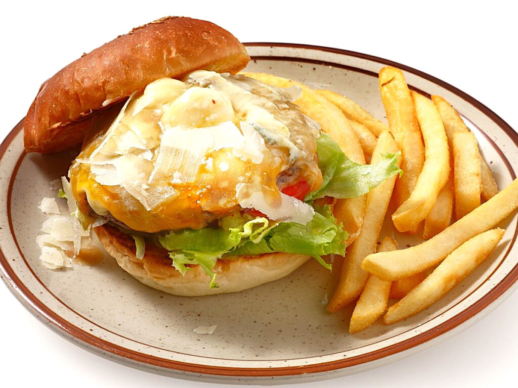 《すべてのハンバーガーにフレンチフライが付いています》