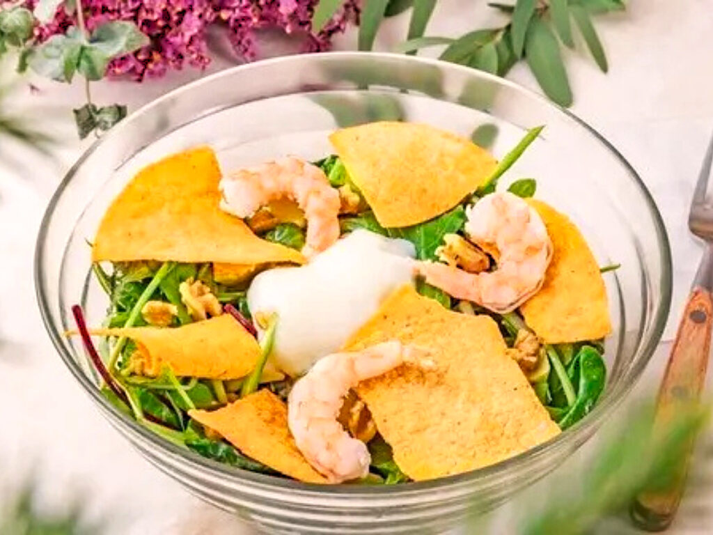 《新鮮な野菜を使用したサラダなど、サイドディッシュも豊富です》